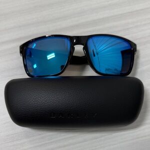 Oakley Sunglasses with Black Frame and Blue Lenses oo9417 holbrook